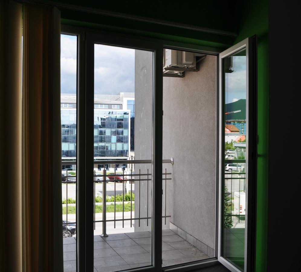 Hotel Victoria Lukavica Extérieur photo